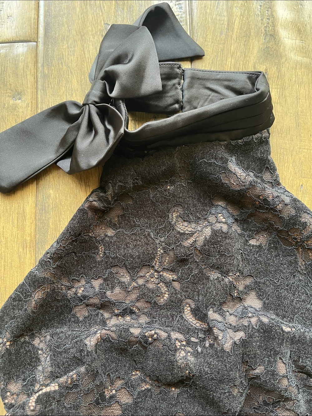 HOUSE OF CB Natalya Bow Halter Lace Top - Picture 4 of 7